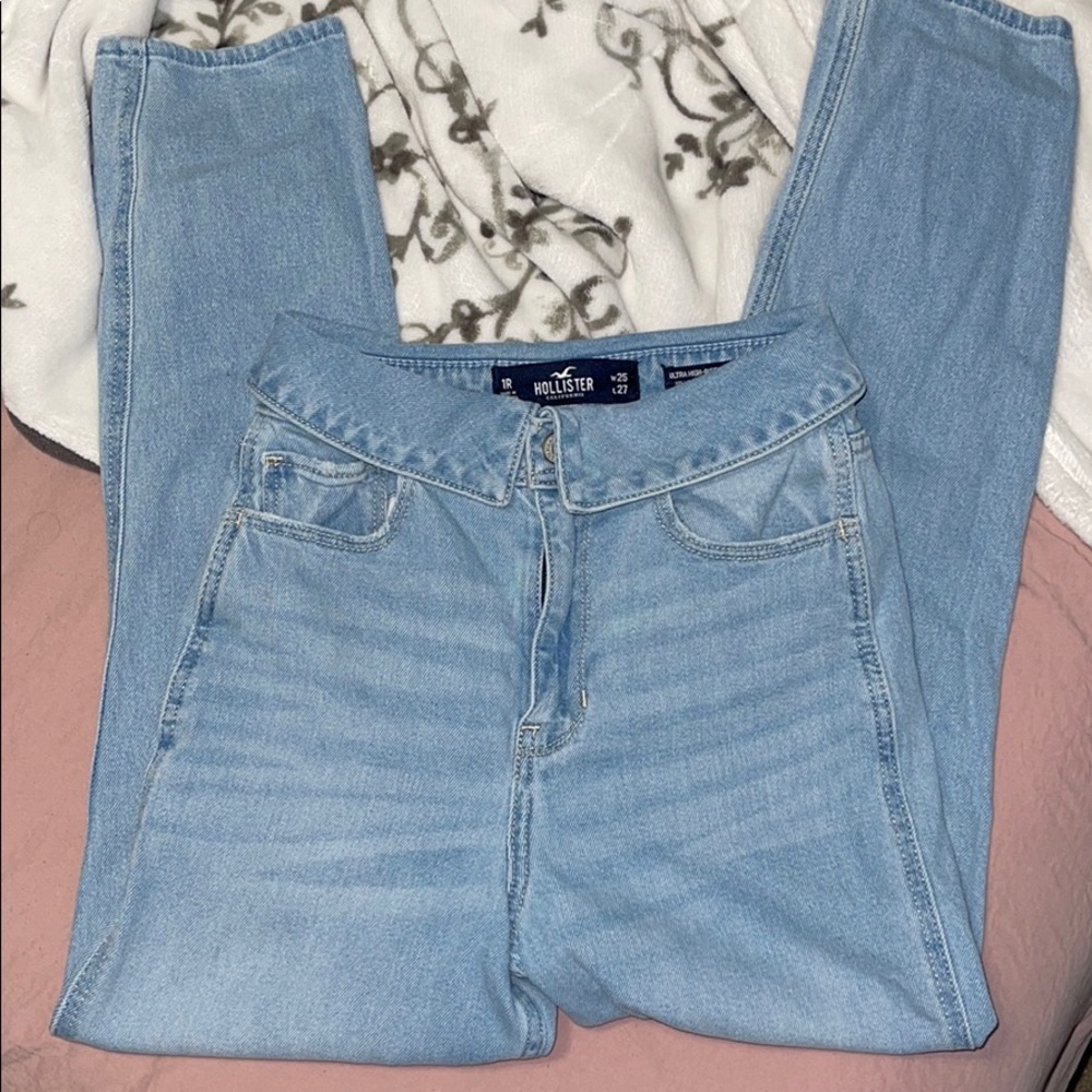 Emma Chamberlain Hollister Mom Jeans